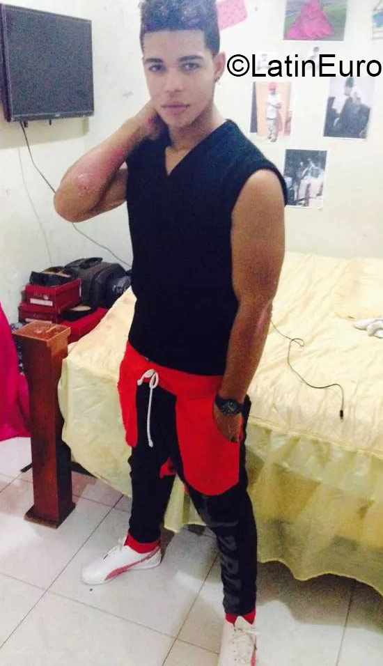 Date this pretty Dominican Republic man Yeison from Santo Domingo DO21193