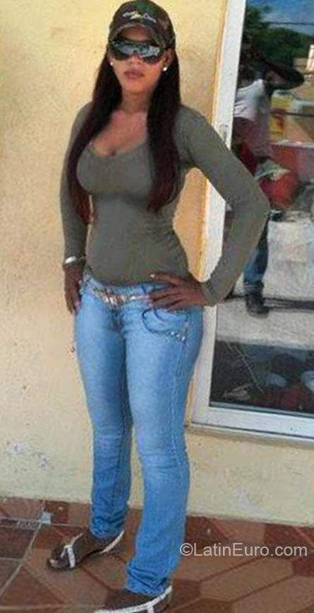 Date this athletic Dominican Republic girl Luisana from Santo Domingo DO21204