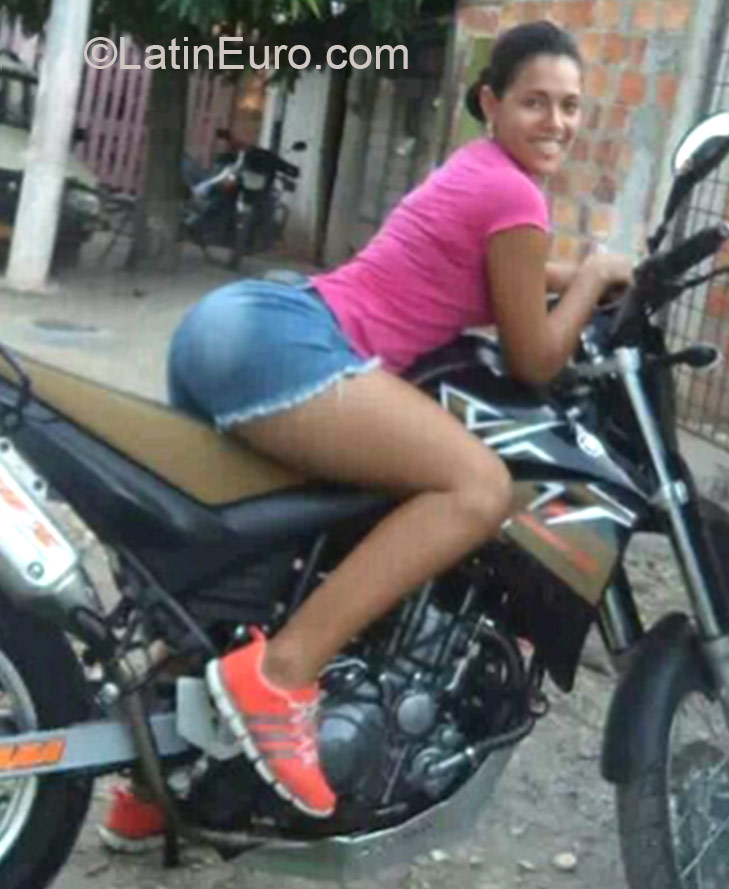 Date this attractive Colombia girl Paola from Barrancabermeja CO16870