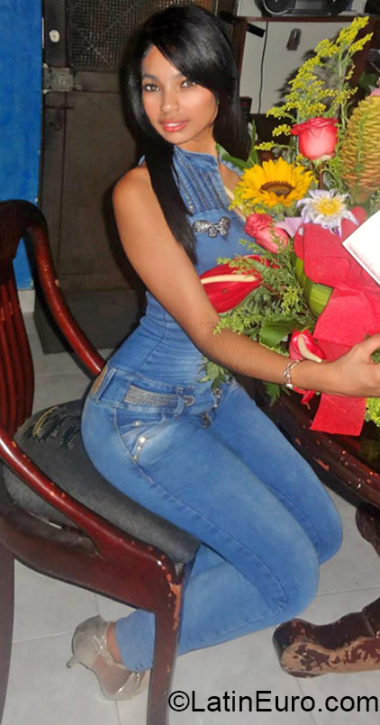Date this gorgeous Colombia girl Yessica from Barranquilla CO16880