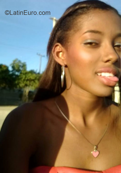 Date this good-looking Dominican Republic girl Myriams from Santo Domingo DO21225