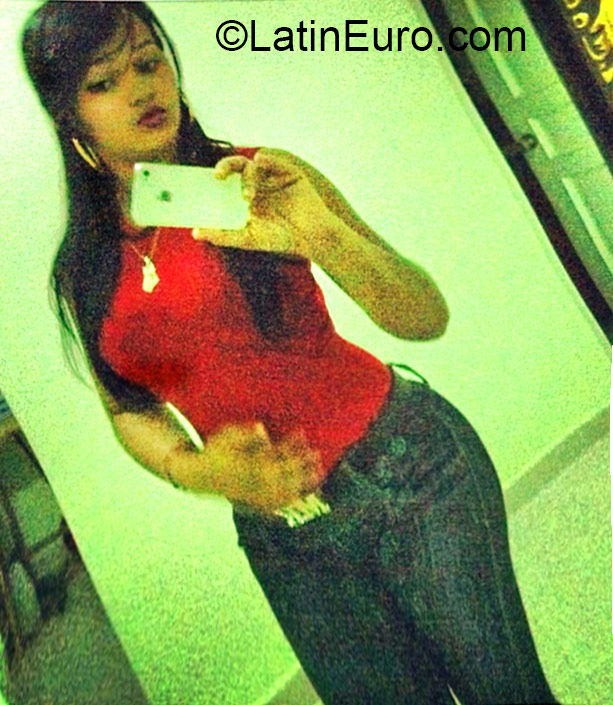 Date this hard body Dominican Republic girl Lorany from Santiago DO22002