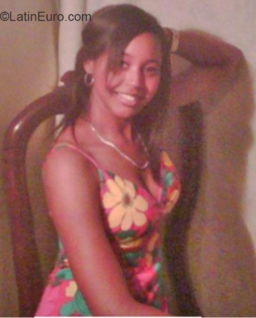 Date this pretty Dominican Republic girl Yanairis from Santo Domingo DO21310