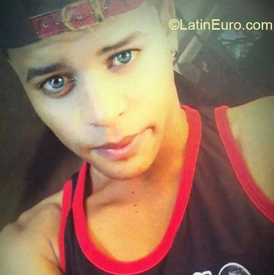 Date this good-looking Dominican Republic man Randi from Santiago DO21320