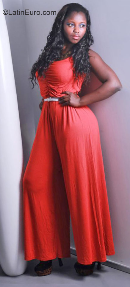 Date this gorgeous Angola girl Luisa from Luanda AO78