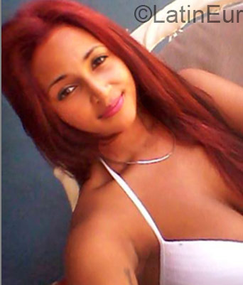 Date this lovely Dominican Republic girl Pamela from Santo Domingo DO21381