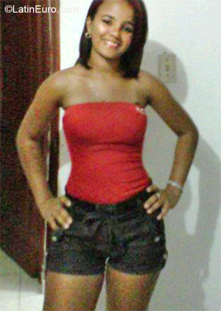 Date this sultry Dominican Republic girl Yokasta from Santiago DO21382
