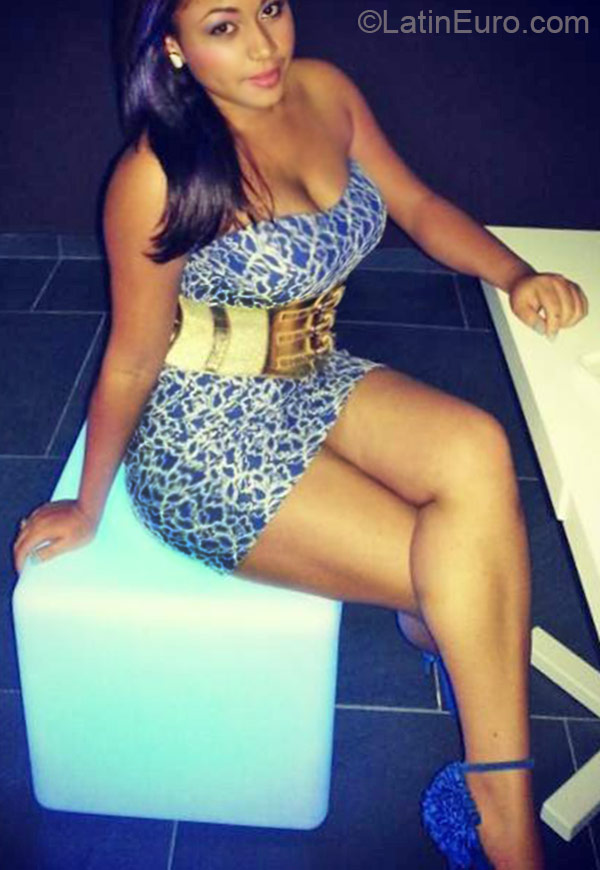 Date this nice looking Dominican Republic girl Hilda from Santiago DO21445