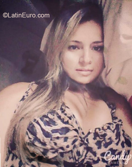 Date this voluptuous Colombia girl Thhayy from Pereira CO17011