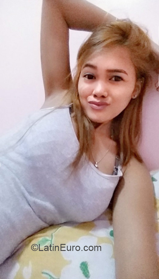 Date this voluptuous Philippines girl Rose from Bataan PH753