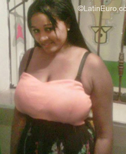 Date this georgeous Dominican Republic girl Yerial from Santo Domingo DO21478