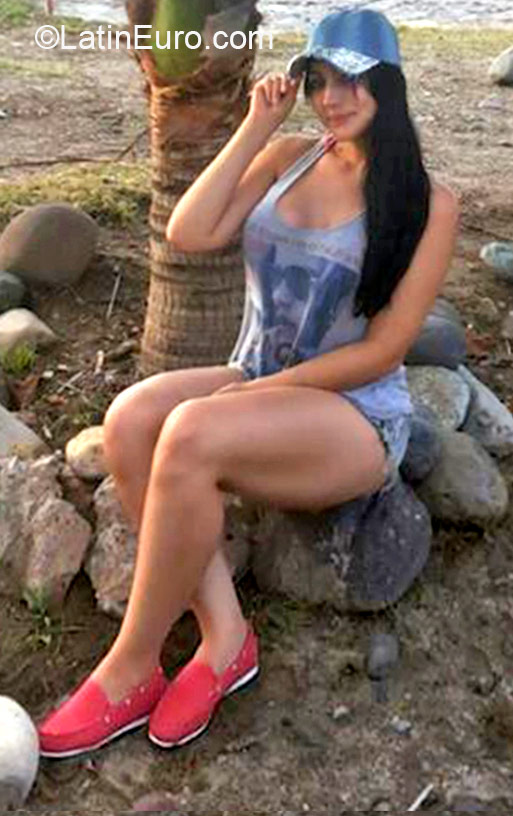 Date this happy Honduras girl Kary from San Pedro Sula HN1463