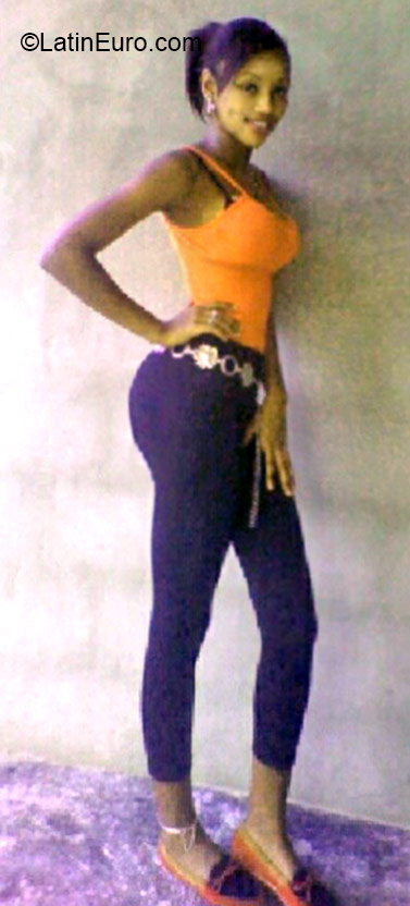 Date this charming Dominican Republic girl Yafieriey from La Vega DO21552