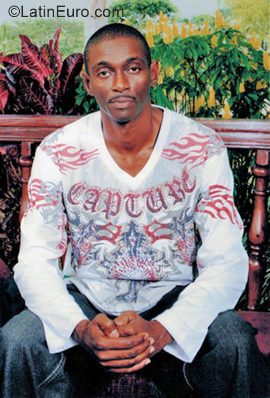 Date this tall Trinidad and Tobago man Tall from Port Of Spain TT75