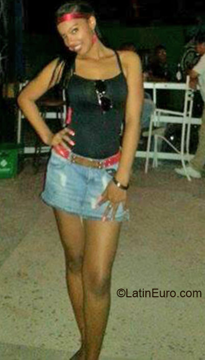 Date this pretty Dominican Republic girl Tanari from Santo Domingo DO21691