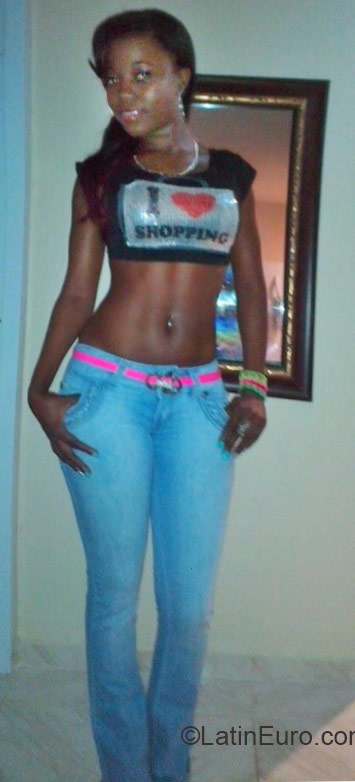 Date this sensual Dominican Republic girl Nelly from Santo Domingo DO22587
