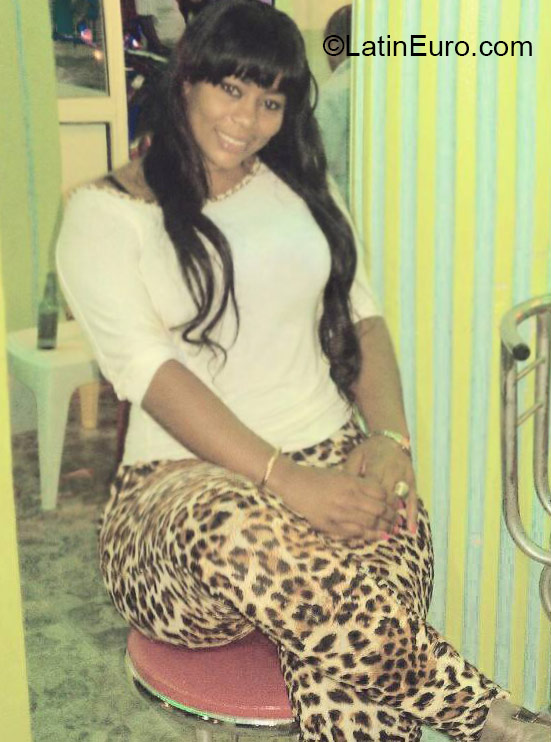 Date this attractive Dominican Republic girl Yokasti from Santo Domingo DO21751