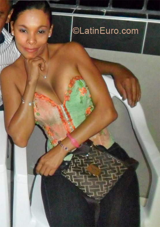 Date this sensual Colombia girl Cristina from Bogota CO17177