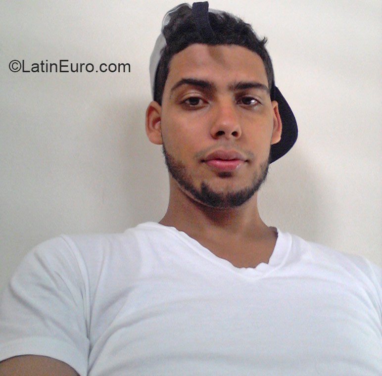 Date this nice looking Dominican Republic man Rafael from Santiago DO21783