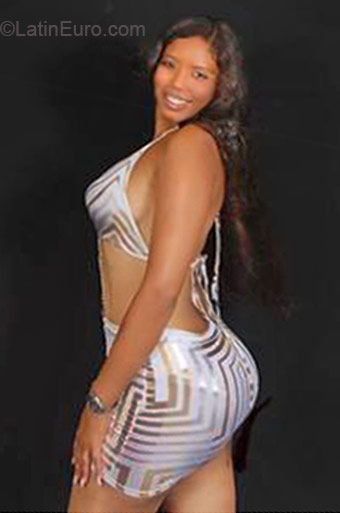 Date this gorgeous Dominican Republic girl Andilis from Santo Domingo DO21788