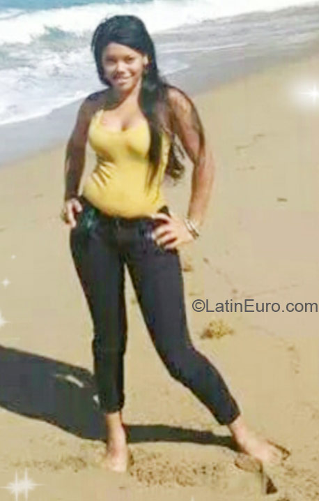 Date this lovely Dominican Republic girl Nayari from Puerto Plata DO21825