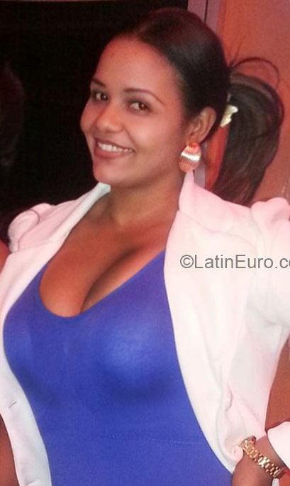 Date this sensual Dominican Republic girl Esmeralda from Hato mayor DO21831