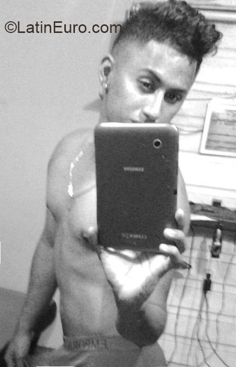 Date this hard body Honduras man Kevin from Puerto Cortes HN1498