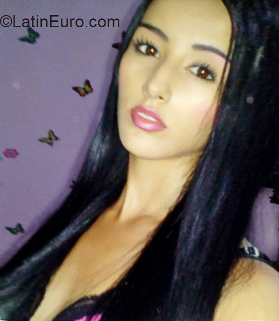 Date this gorgeous Colombia girl Nathaly from Medellin CO17230