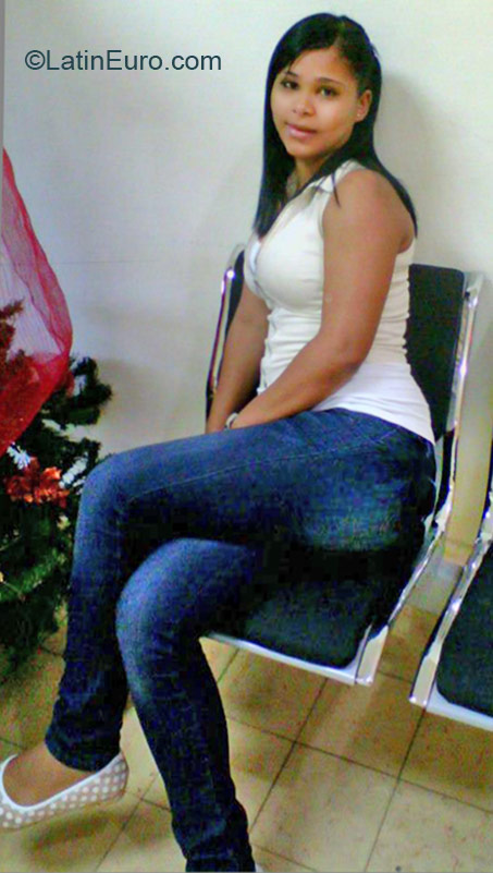 Date this beautiful Dominican Republic girl Yasini from Azua DO21889