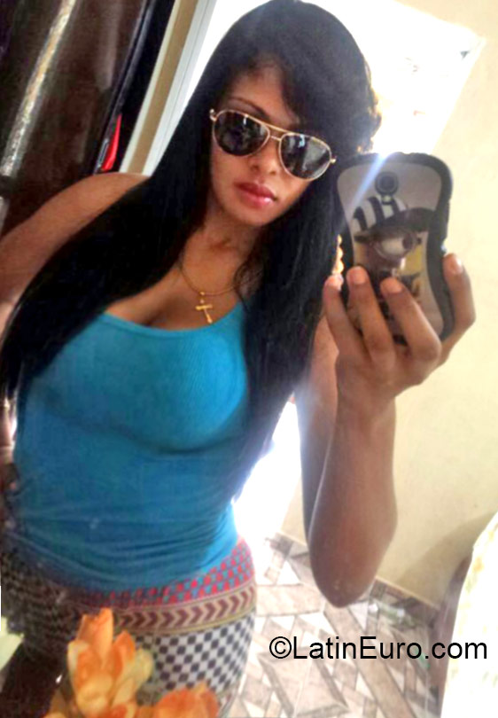 Date this gorgeous Dominican Republic girl Dahiany from Santo Domingo DO21907