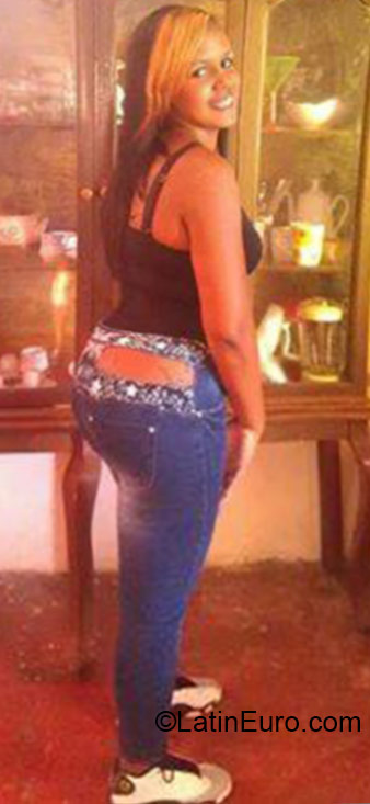 Date this stunning Dominican Republic girl Delia from Santo Domingo DO21915