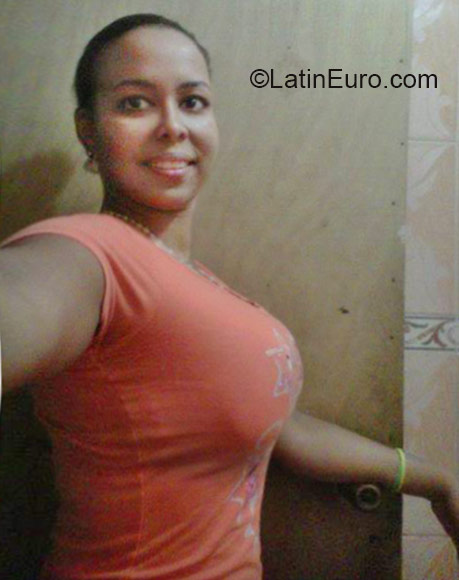 Date this pretty Dominican Republic girl Yuliydi from Santo Domingo DO21980