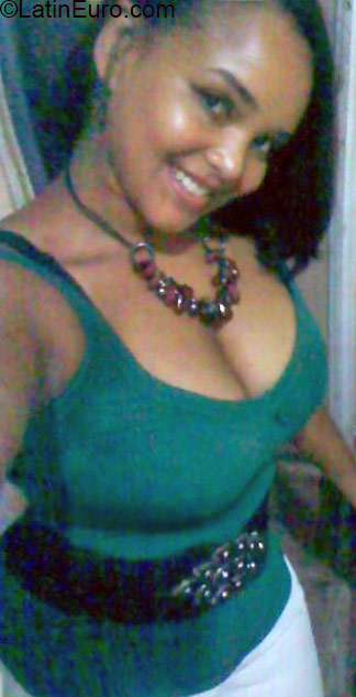 Date this good-looking Dominican Republic girl Diocily from Santo Domingo DO21983
