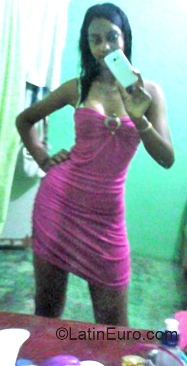 Date this beautiful Dominican Republic girl Cinthia from Santo Domingo DO21985