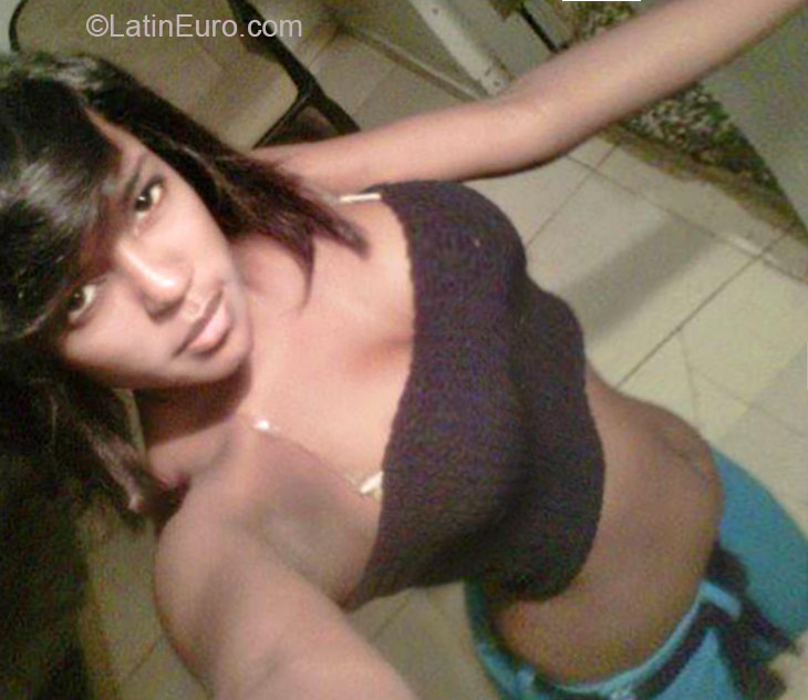 Date this athletic Dominican Republic girl Yemairi from Santo Domingo DO21994