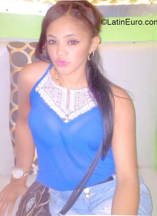 Date this lovely Dominican Republic girl Nataly from Santo Domingo DO21995