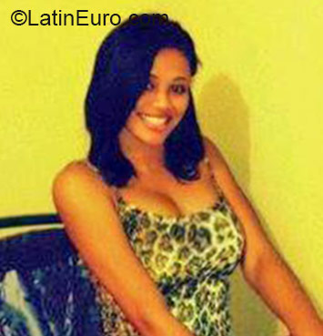 Date this funny Dominican Republic girl Deyelin from Santo Domingo DO22006