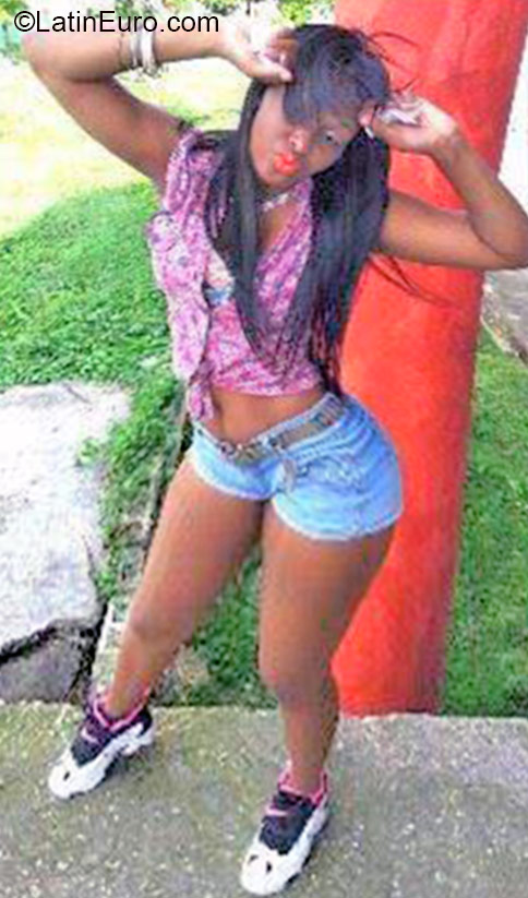 Date this tall Dominican Republic girl Genesis from Santo Domingo DO23650