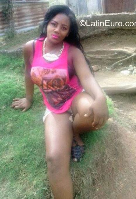Date this nice looking Jamaica girl Nadian from Kingston JM2031