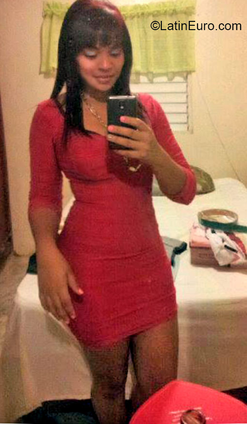 Date this fun Dominican Republic girl Leydi from Moca DO22078
