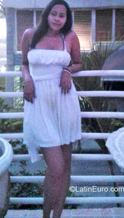 Date this georgeous Colombia girl Laura from Barranquilla CO17367