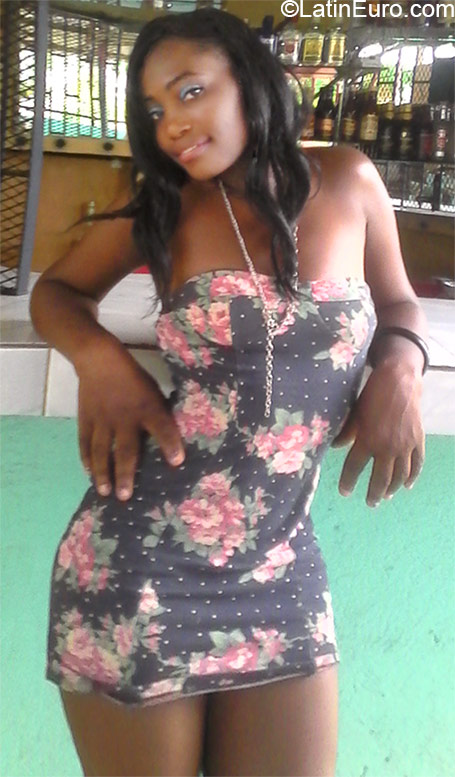 Date this hard body Jamaica girl Shantel from Kingston JM2052