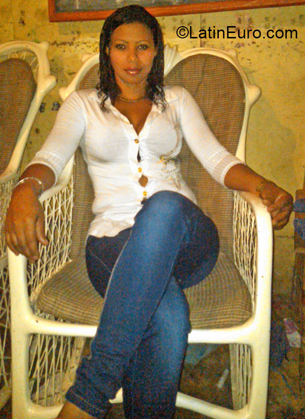 Date this foxy Dominican Republic girl Yerlin from Hato Mayor DO22166