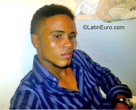 Date this nice looking Dominican Republic man Miguel from Santo Domingo DO22181