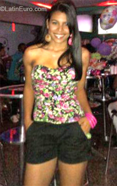 Date this nice looking Dominican Republic girl Maris from La Romana DO22198