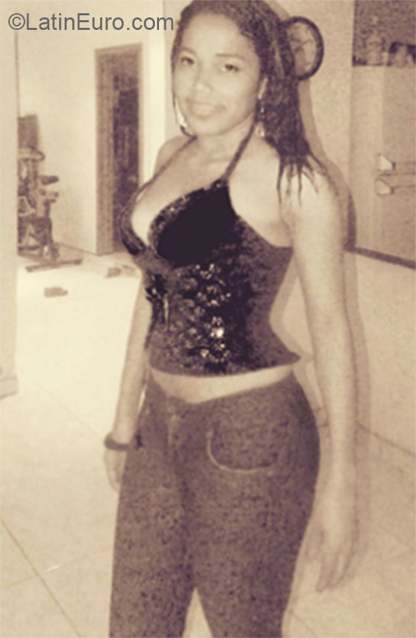 Date this hard body Colombia girl Elena from Cali CO17526
