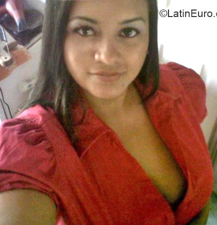 Date this attractive Honduras girl Cristy from Tegucigalpa HN1860