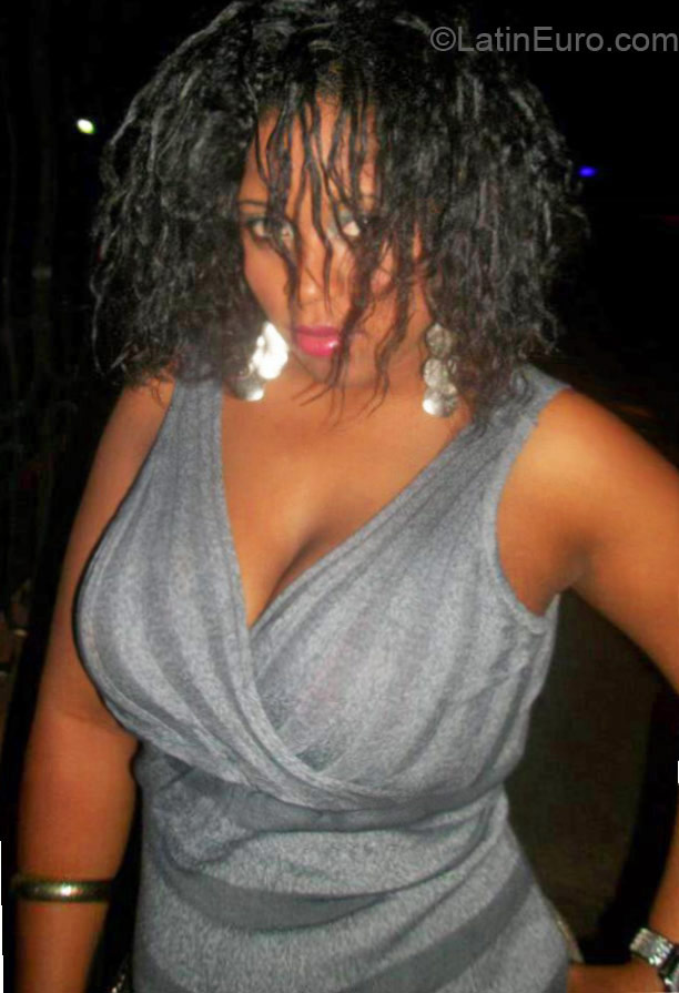 Date this stunning Dominican Republic girl Yudelkis from Santiago DO22277