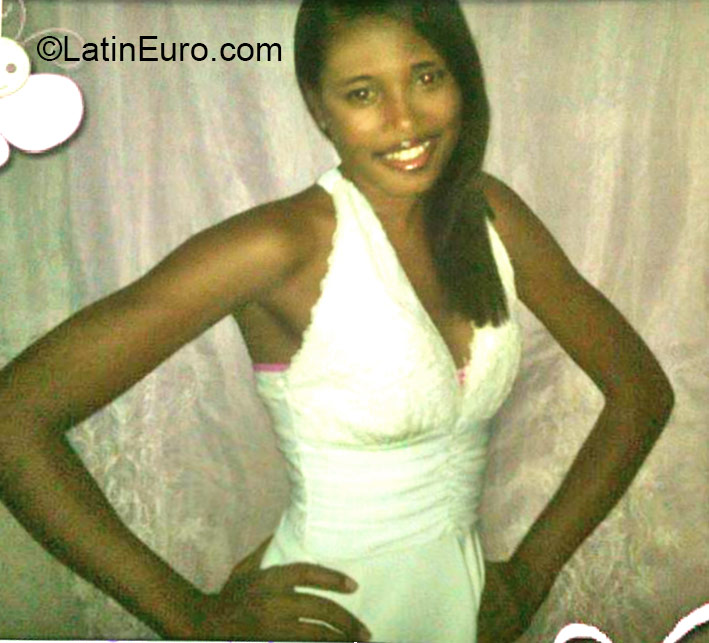 Date this sensual Dominican Republic girl Neyie from Santo Domingo DO22297