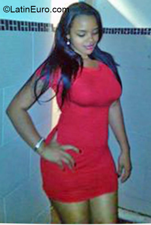 Date this foxy Dominican Republic girl Alexandra from Santo Domingo DO22327